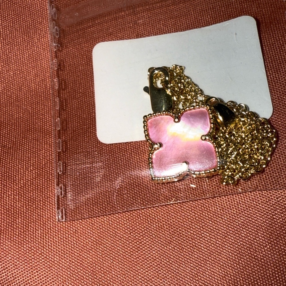 Chic Pink and Gold Clover Necklace - Picture 3 of 3